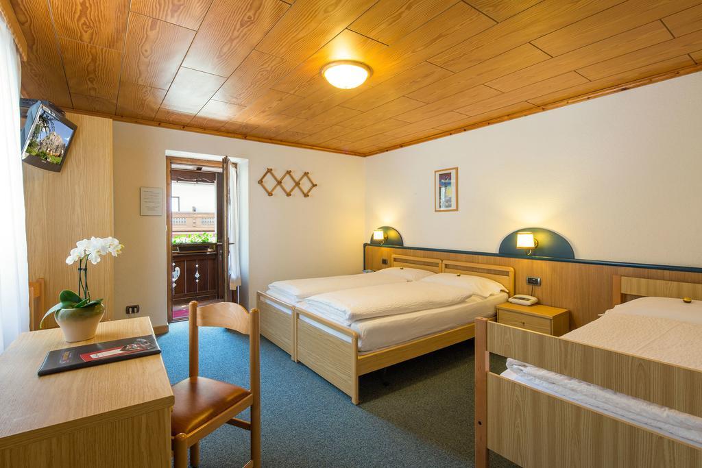 Hotel Garni Ai Serrai Rocca Pietore Exteriör bild