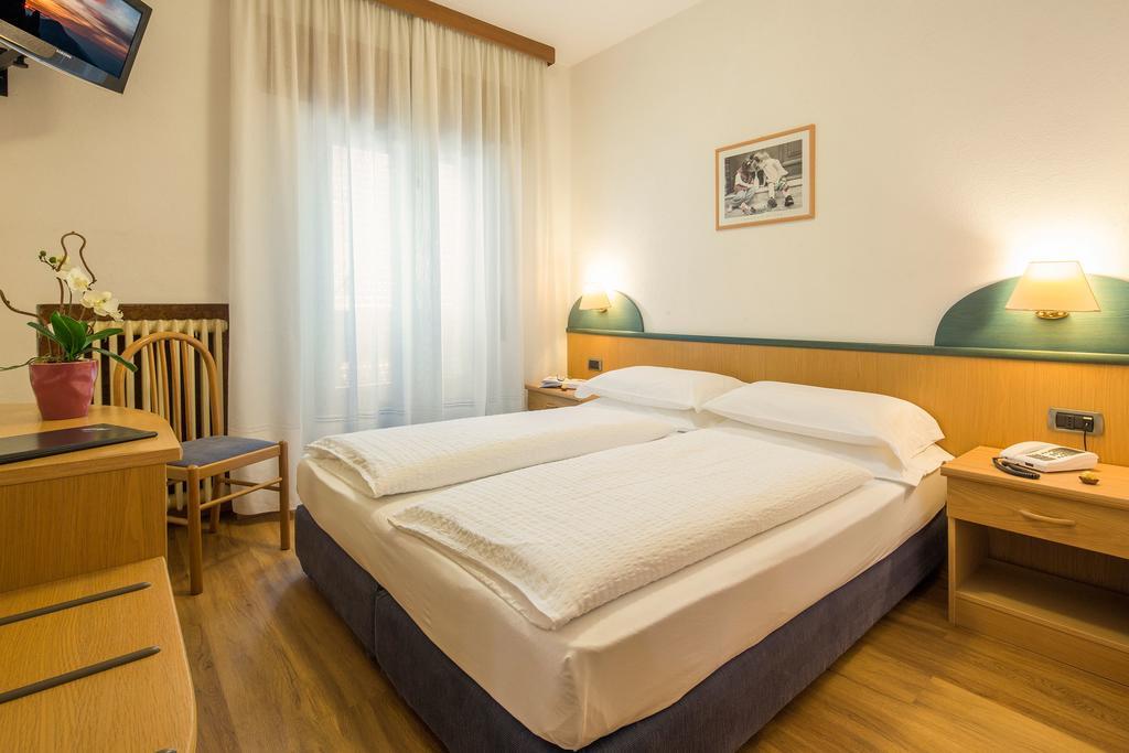 Hotel Garni Ai Serrai Rocca Pietore Exteriör bild